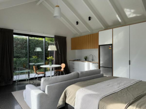 Modern studio close to Bayswater ferry